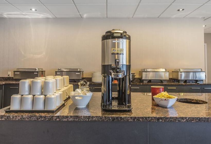 Отель Quality Inn Sept Iles