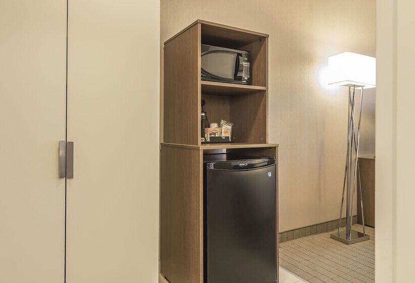 Отель Quality Inn Sept Iles