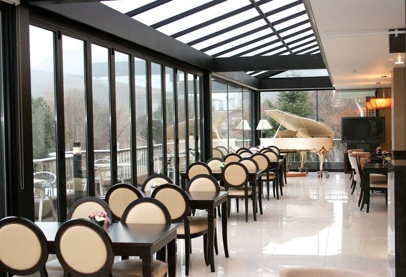 Отель Chungju Suanbo Park