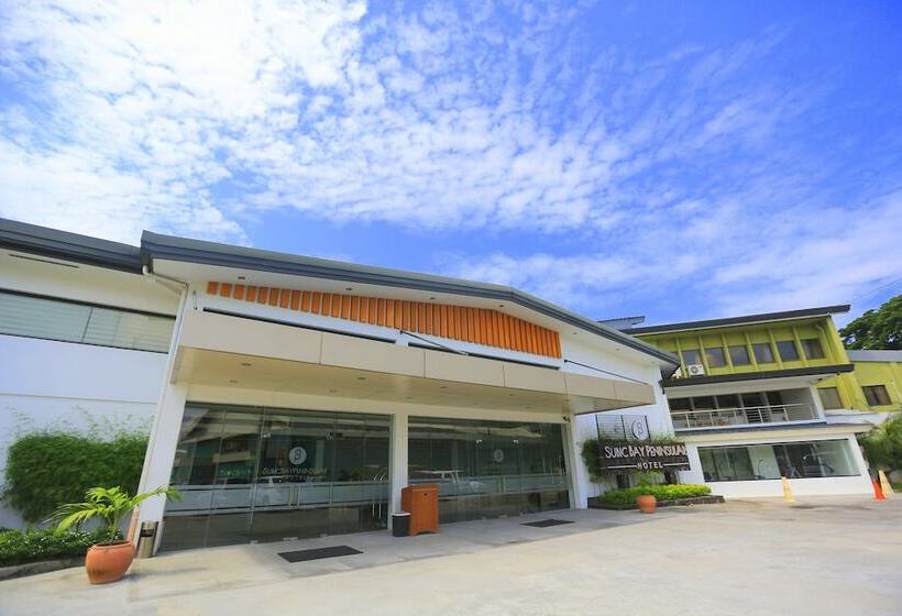 هتل Subic Bay Peninsular