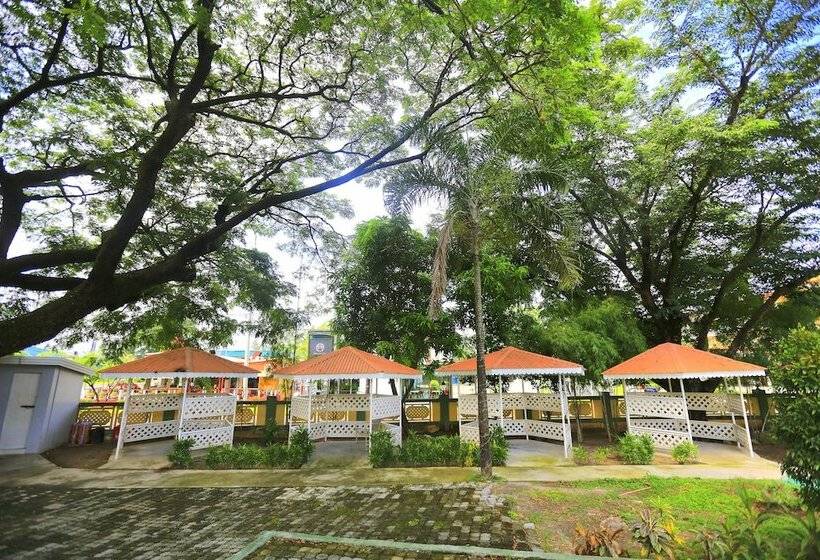 هتل Subic Bay Peninsular