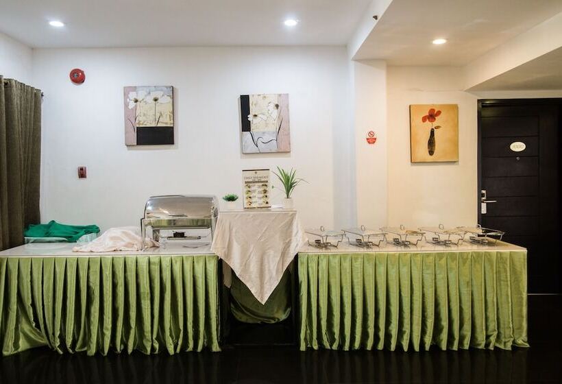 هتل Subic Bay Peninsular