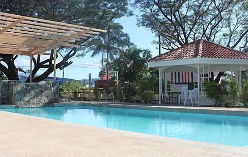 هتل Subic Bay Peninsular