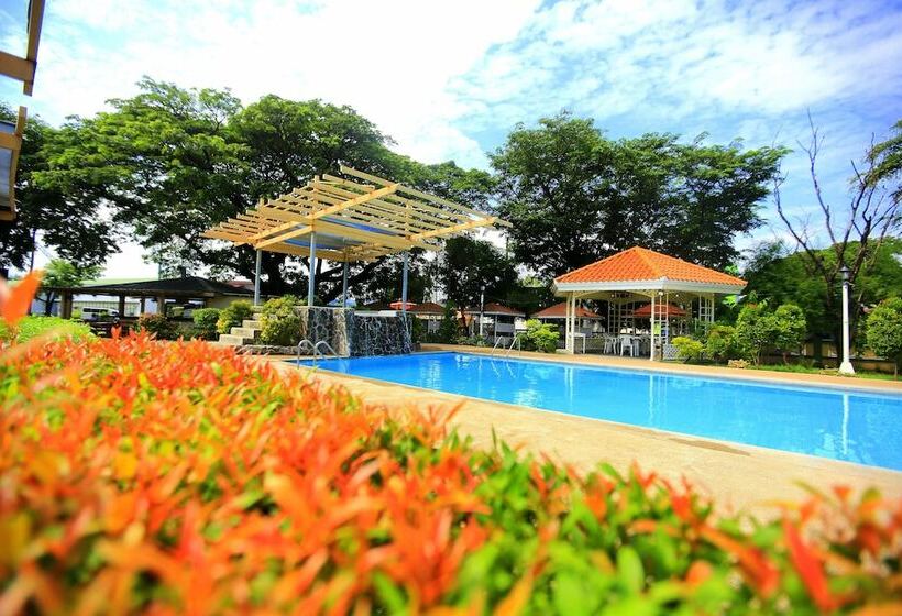 هتل Subic Bay Peninsular