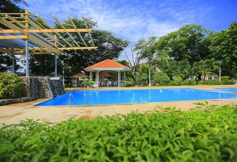 هتل Subic Bay Peninsular