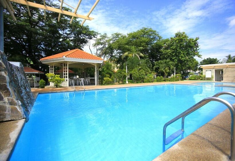 هتل Subic Bay Peninsular