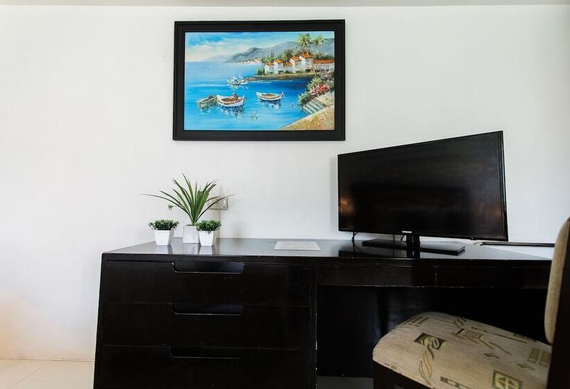 هتل Subic Bay Peninsular