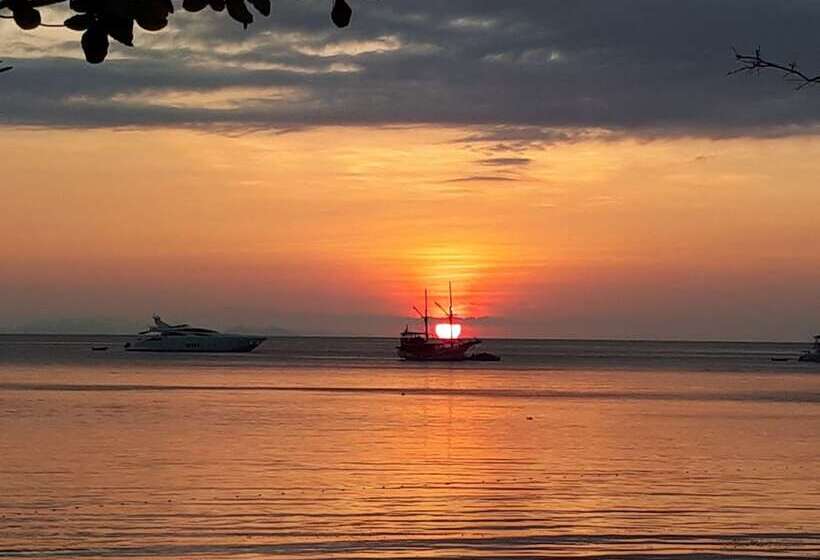 Sylvia Hotel & Resort Komodo