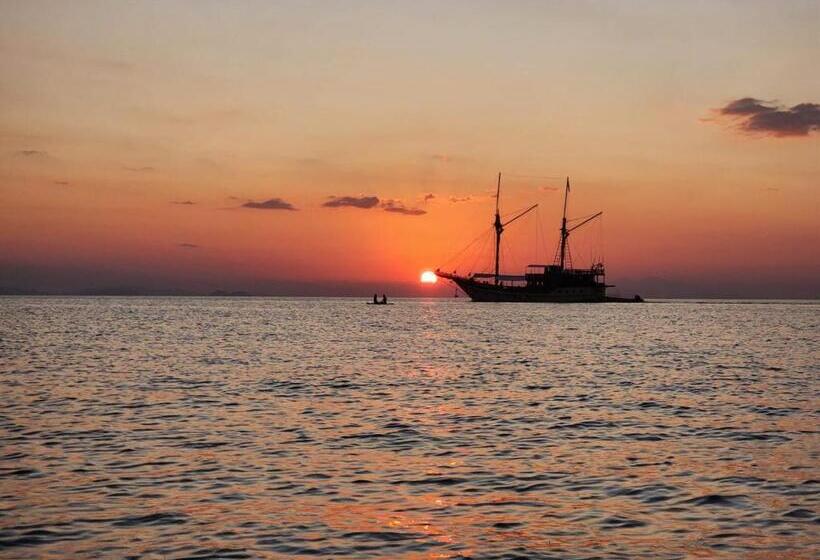 Sylvia Hotel & Resort Komodo