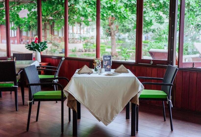 Sylvia Hotel & Resort Komodo