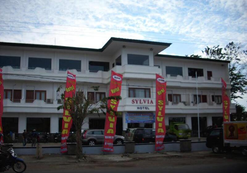 Sylvia Hotel Maumere