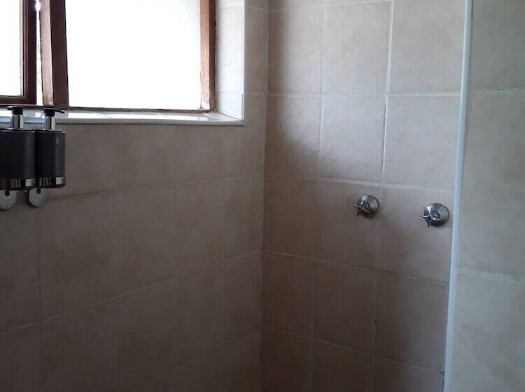 בית מלון כפרי The Bush Pub & Inn