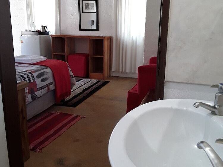 בית מלון כפרי The Bush Pub & Inn