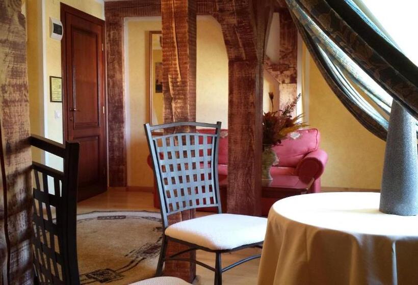 فندق The Council