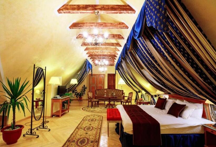 فندق The Council