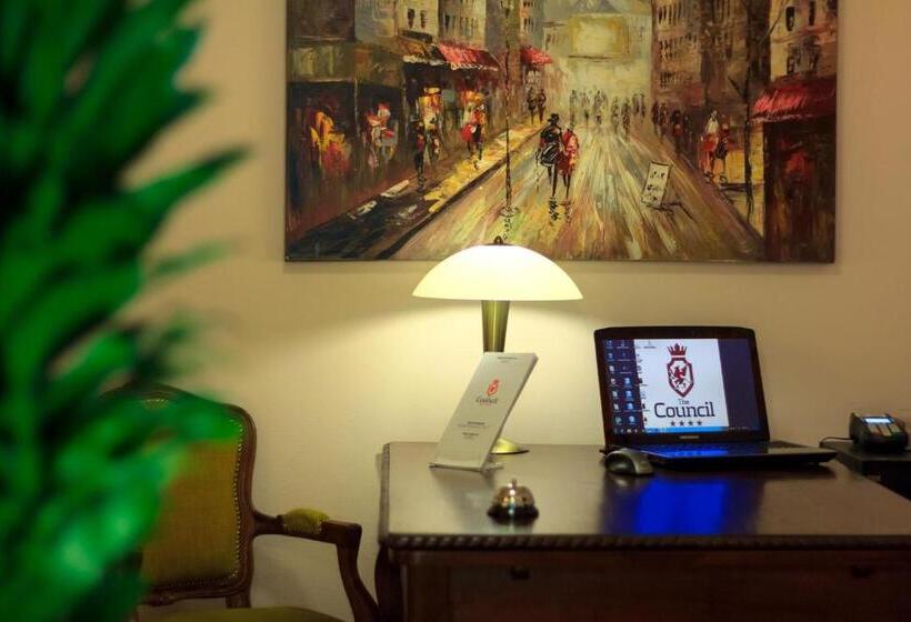 فندق The Council