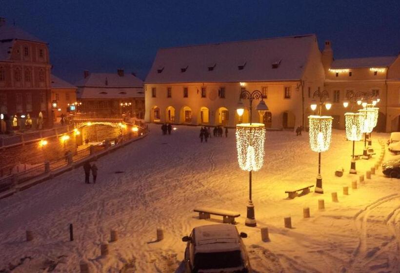 فندق The Council