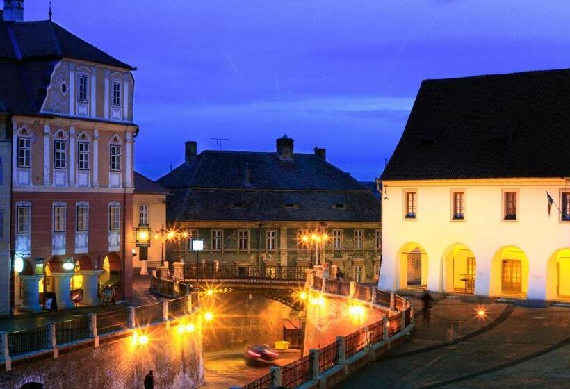 فندق The Council