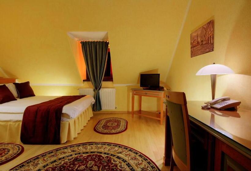 فندق The Council