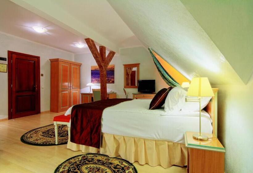 فندق The Council