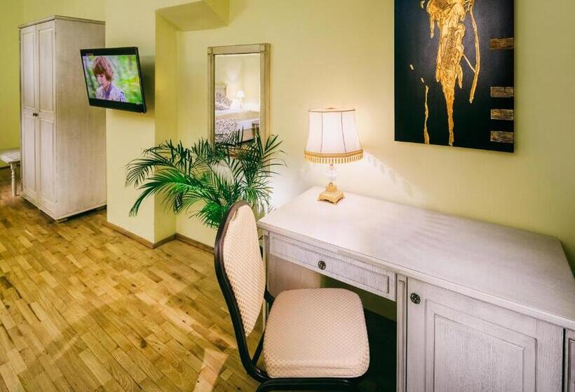 فندق The Council