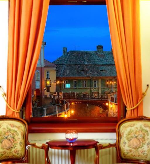 فندق The Council