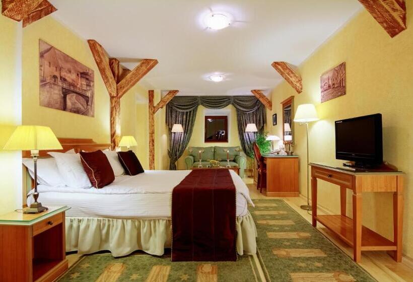 فندق The Council