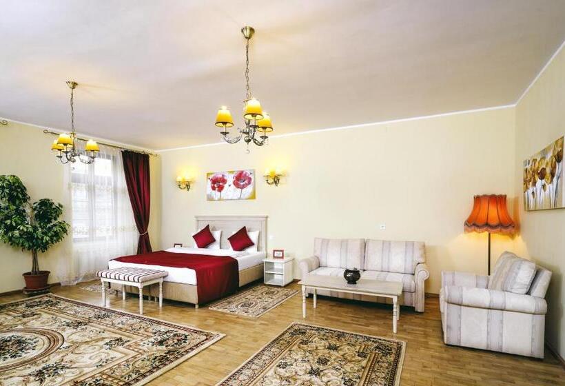 فندق The Council