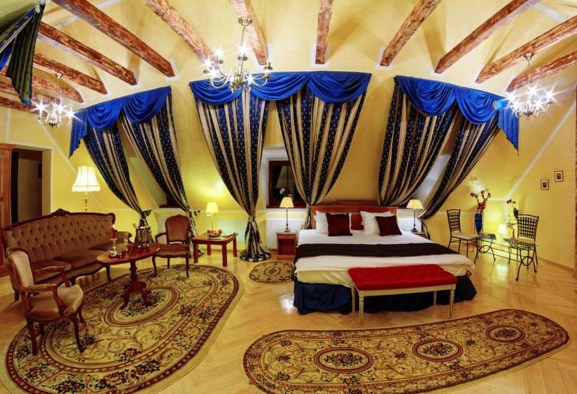 فندق The Council