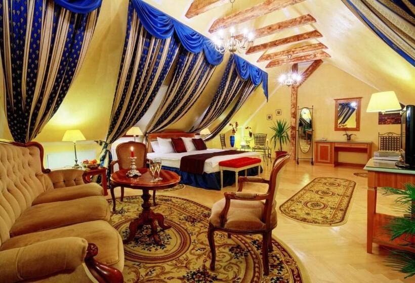 فندق The Council