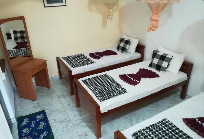 Отель Travelers Holiday Resort