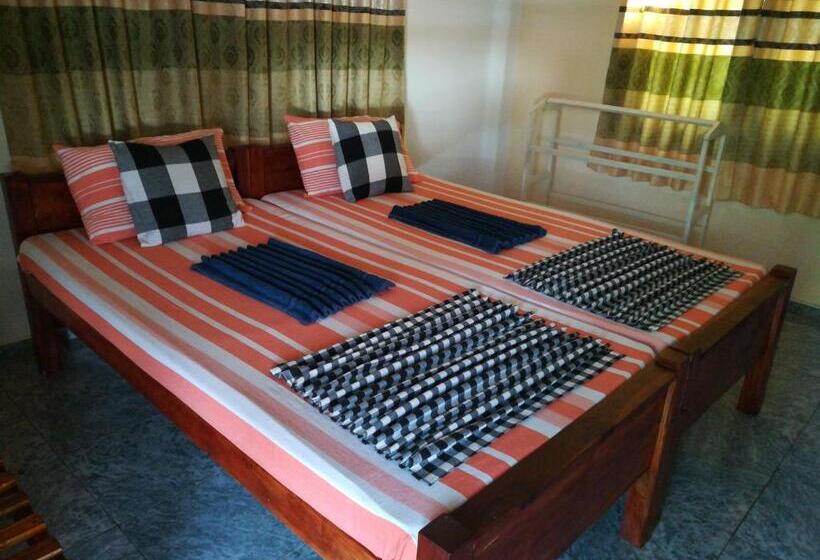 Отель Travelers Holiday Resort