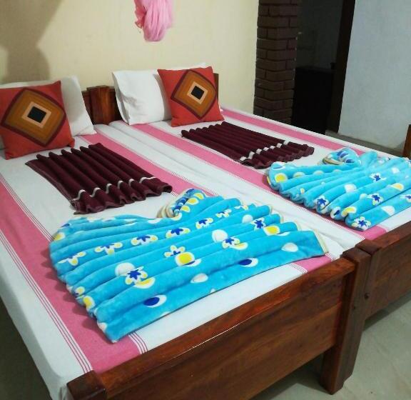 Отель Travelers Holiday Resort