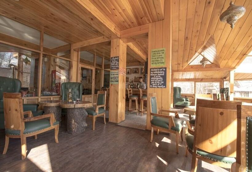 هتل Whispering Inn By Vivaan