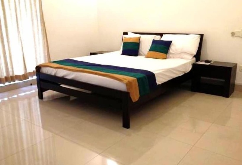 酒店 Whitehouse Residencies