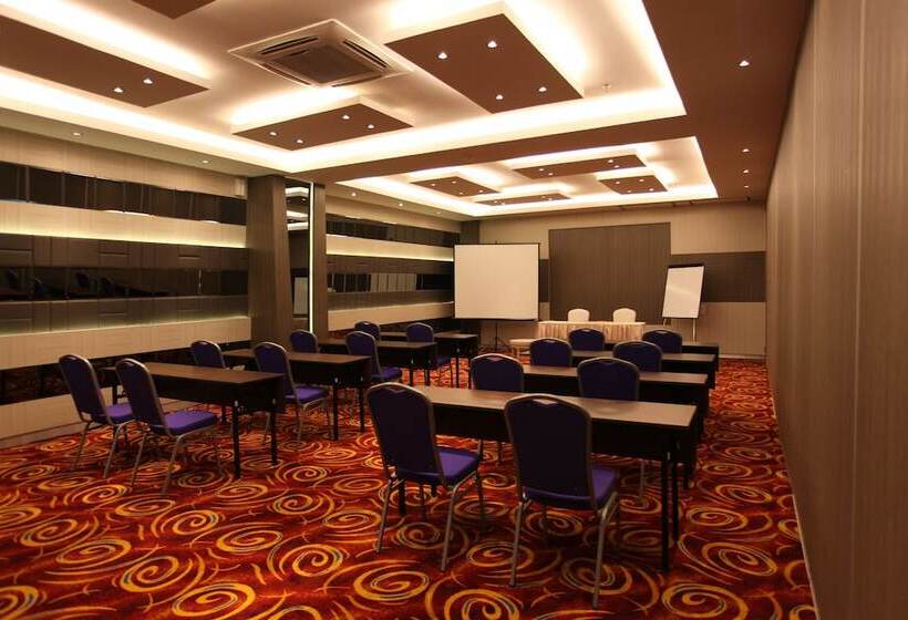 W Three Premier Hotel Lagaligo