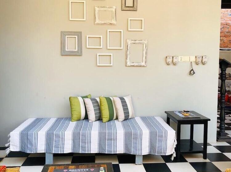 Isirafu Hotel & Residence