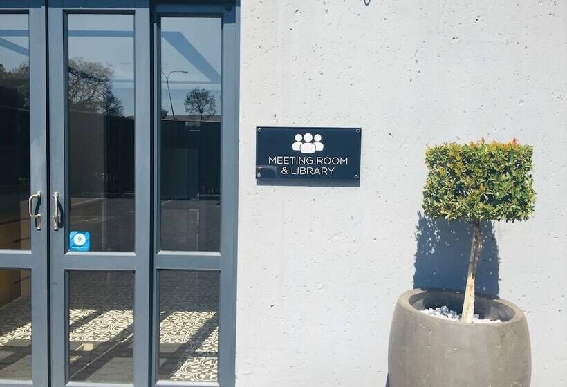 Max Executive Apartments