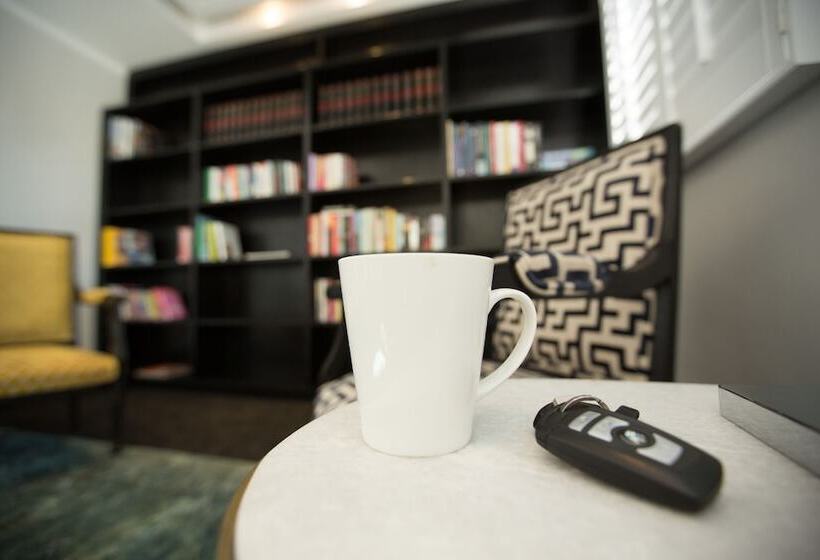 Max Executive Apartments