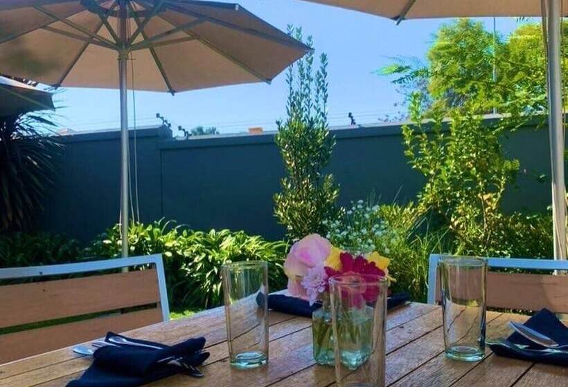 Max Executive Apartments