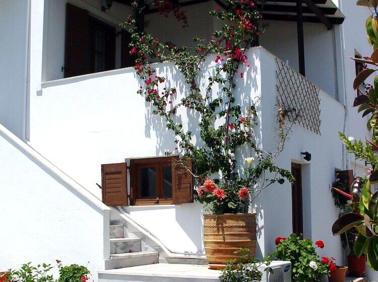 Michalis Apartments Near The Beaches With Sea View