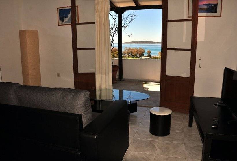 Michalis Apartments Near The Beaches With Sea View
