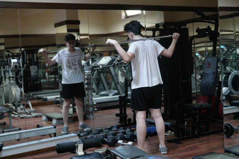 Mr. Dim Exclusive Apart