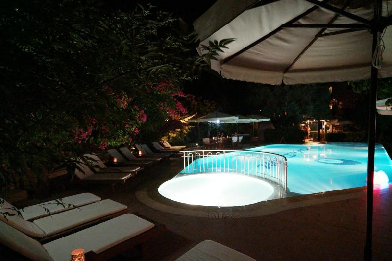 Mr. Dim Exclusive Apart