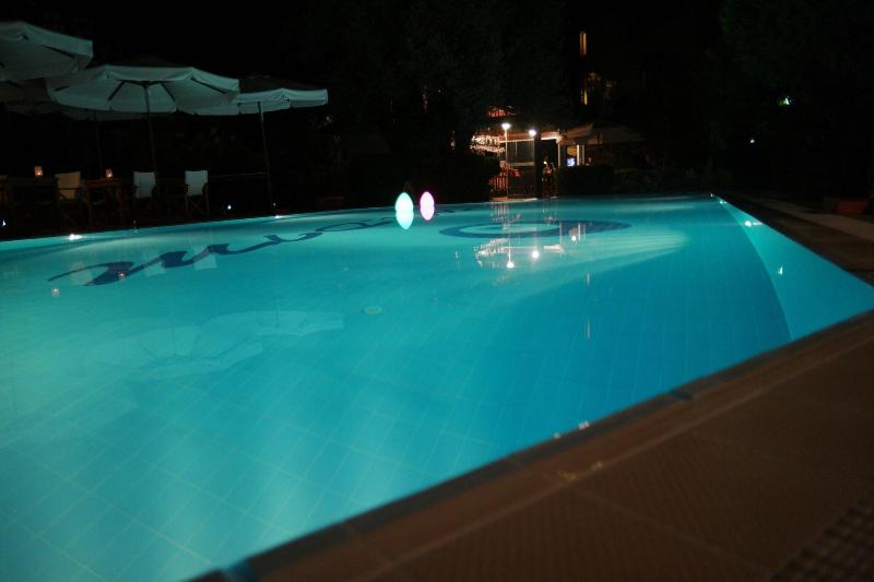 Mr. Dim Exclusive Apart