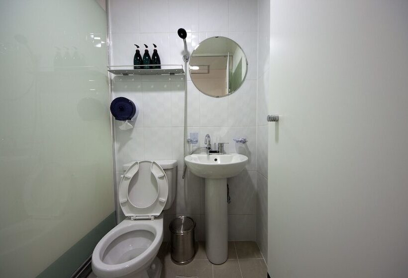 Pensão 24 Guesthouse Myeongdong Town