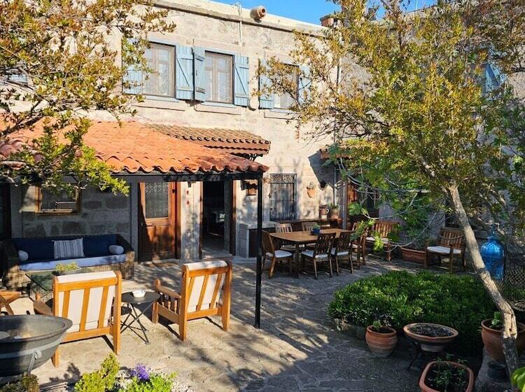 פנסיון Assos Nar Konak