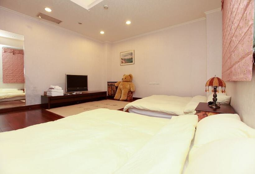 پانسیون Balawua House