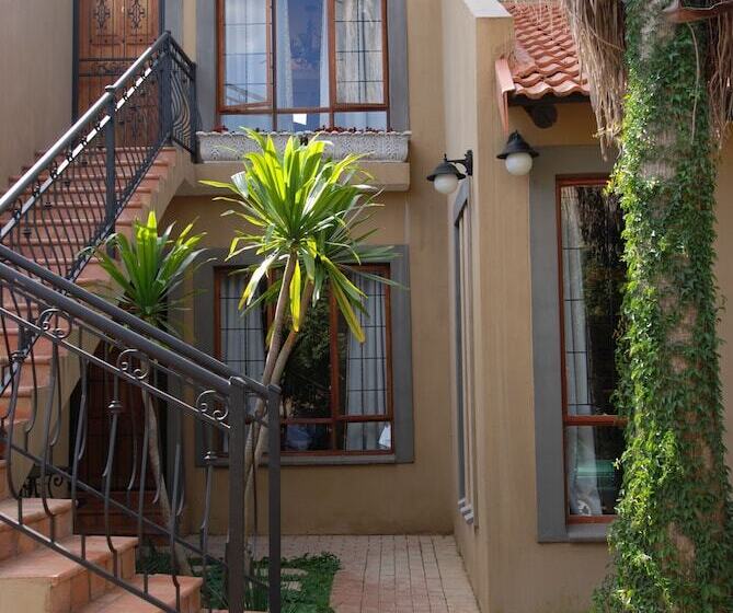 פנסיון Opikopi Guest House