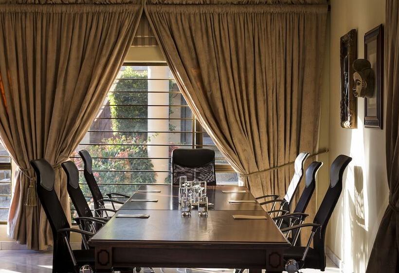 פנסיון Opikopi Guest House